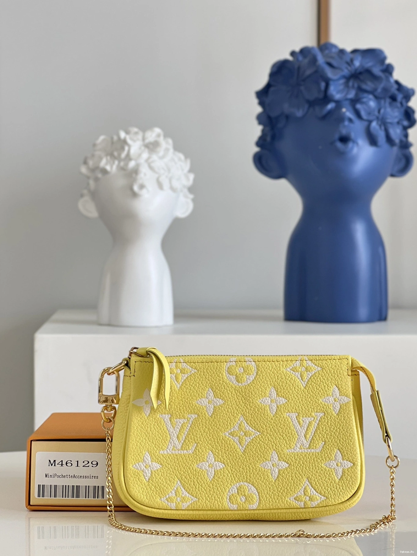 VUITTON POCHETTE ACCESSOIRES MINI LOUIS 0122